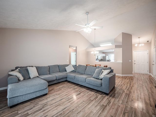 320 Hunters Green, Evansville, IN 47711