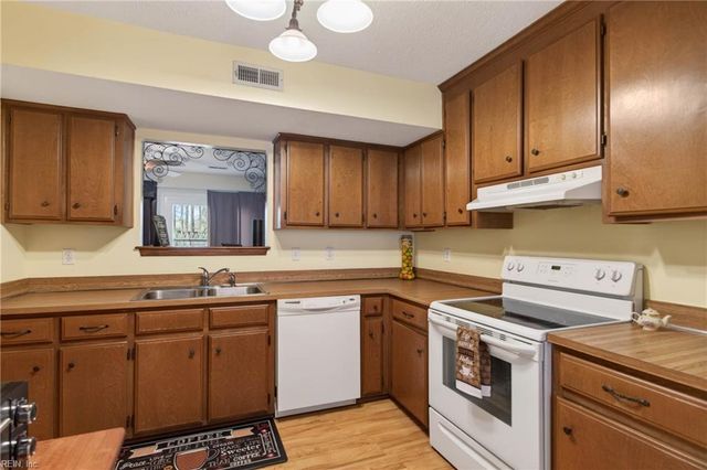 4 Covenant CT, Hampton, VA 23666