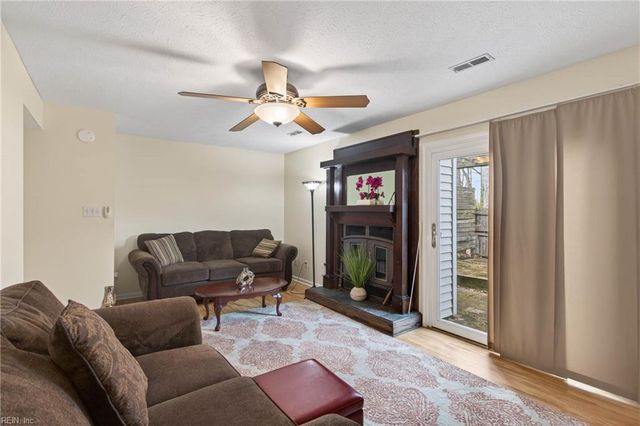 4 Covenant CT, Hampton, VA 23666