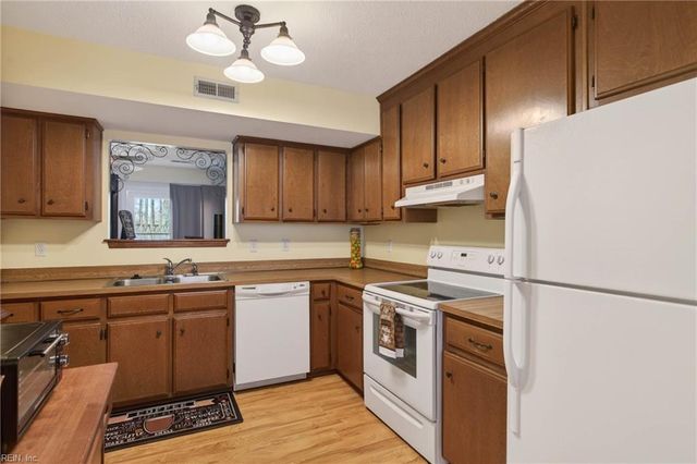 4 Covenant CT, Hampton, VA 23666