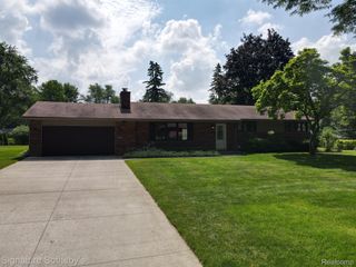 3672 MIDDLEBURY Lane, Bloomfield Charter Township, MI 48301