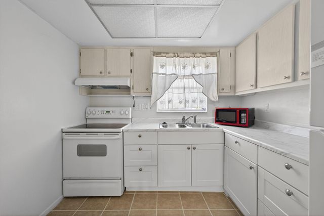 2833 Crosley Drive W C, West Palm Beach, FL 33415