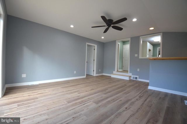 804 W STATE ST, Coopersburg, PA 18036