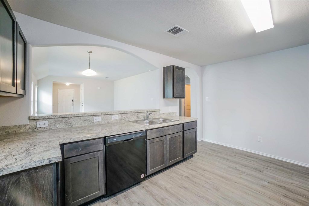 415 Brushback Drive, Huntsville, TX 77320