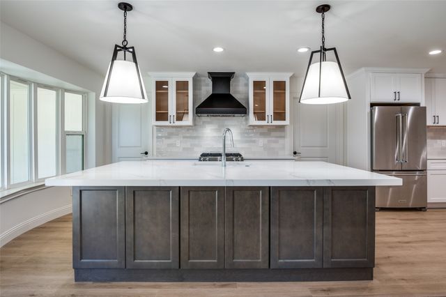 3772 Weeburn Drive, Dallas, TX 75229