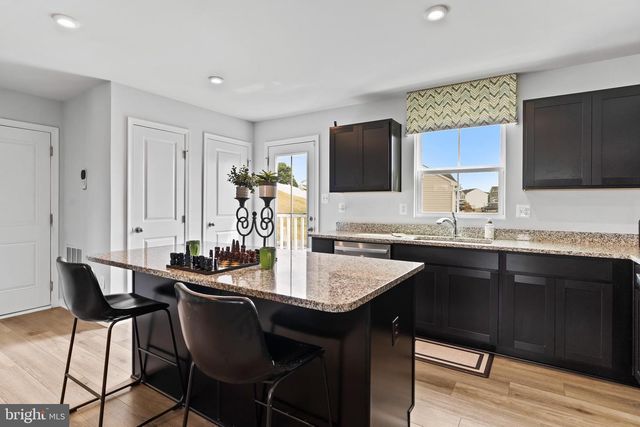 64 FLUORITE DR, Chambersburg, PA 17202