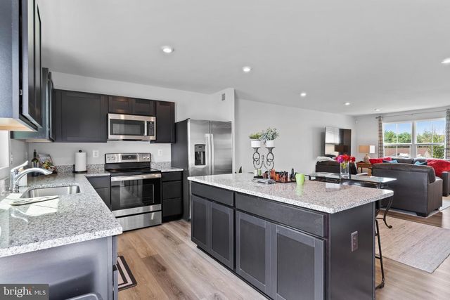 64 FLUORITE DR, Chambersburg, PA 17202