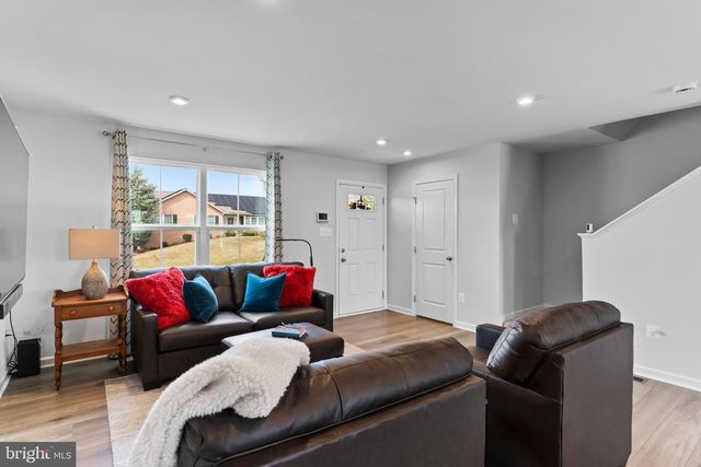 64 FLUORITE DR, Chambersburg, PA 17202