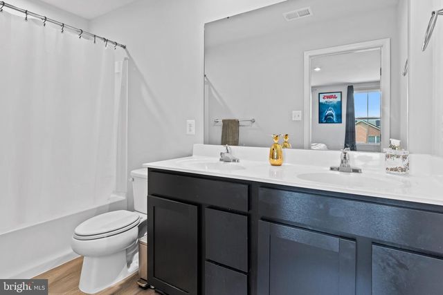 64 FLUORITE DR, Chambersburg, PA 17202