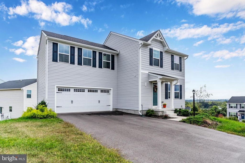64 FLUORITE DR, Chambersburg, PA 17202