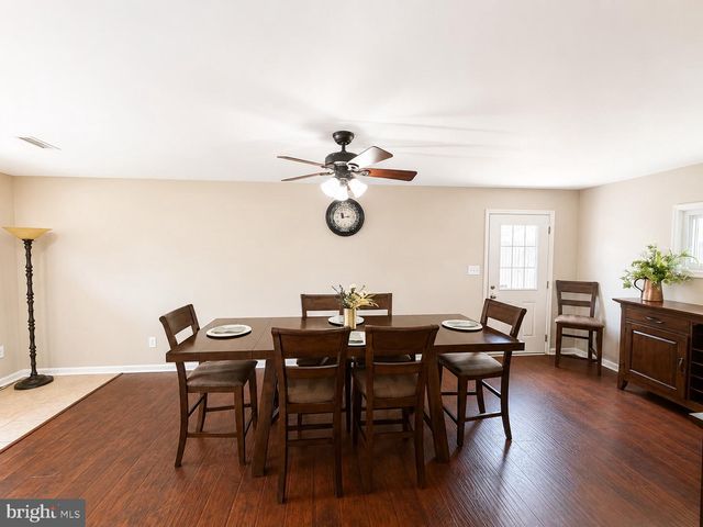32 GREAT OAK RD, Levittown, PA 19057