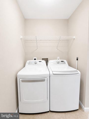 32 GREAT OAK RD, Levittown, PA 19057