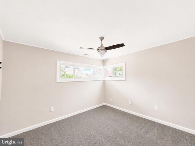 32 GREAT OAK RD, Levittown, PA 19057