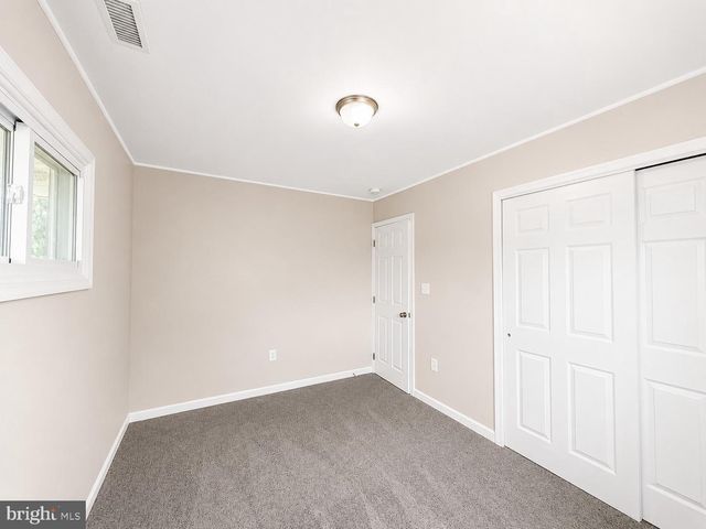 32 GREAT OAK RD, Levittown, PA 19057