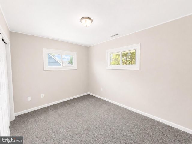 32 GREAT OAK RD, Levittown, PA 19057