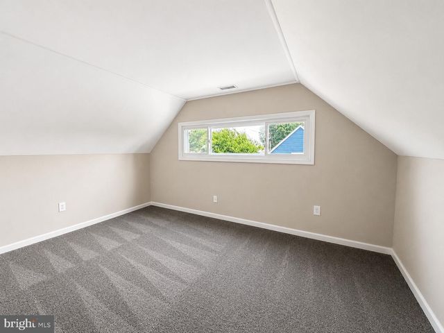32 GREAT OAK RD, Levittown, PA 19057