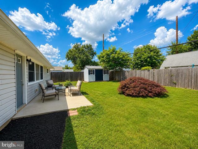 32 GREAT OAK RD, Levittown, PA 19057