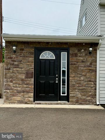 32 GREAT OAK RD, Levittown, PA 19057