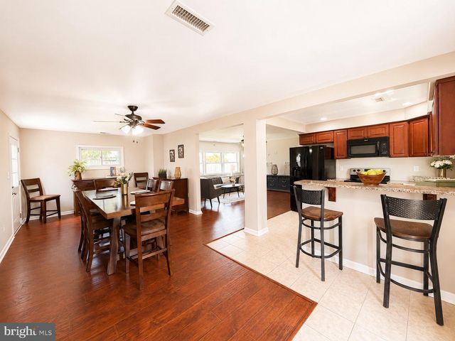 32 GREAT OAK RD, Levittown, PA 19057