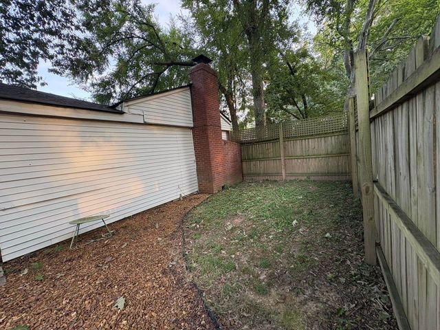 1639 COLONIAL RD, Memphis, TN 38117