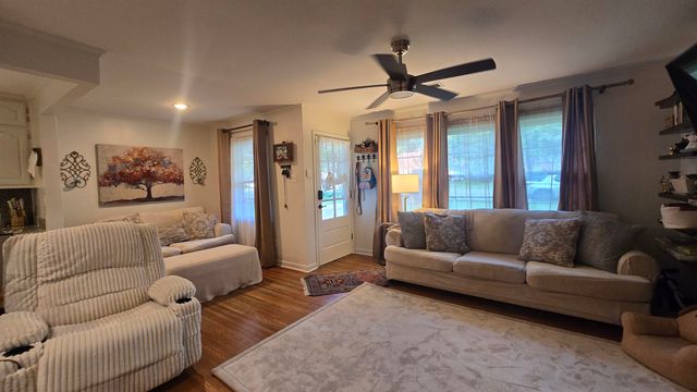 1639 COLONIAL RD, Memphis, TN 38117