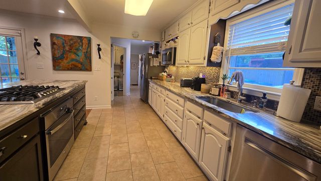1639 COLONIAL RD, Memphis, TN 38117