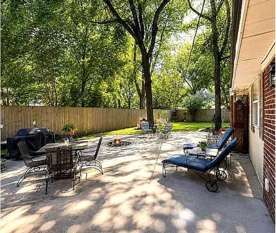 1639 COLONIAL RD, Memphis, TN 38117