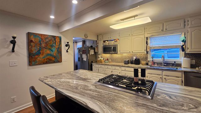 1639 COLONIAL RD, Memphis, TN 38117