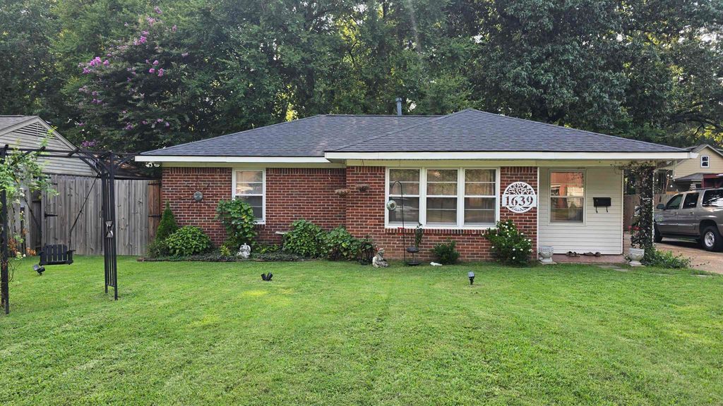 1639 COLONIAL RD, Memphis, TN 38117