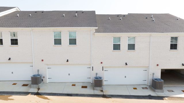 204 Douglas Bend Rd Unit 404, Gallatin, TN 37066