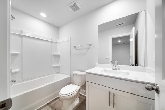 204 Douglas Bend Rd Unit 404, Gallatin, TN 37066