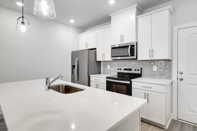 204 Douglas Bend Rd Unit 404, Gallatin, TN 37066