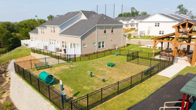 204 Douglas Bend Rd Unit 404, Gallatin, TN 37066