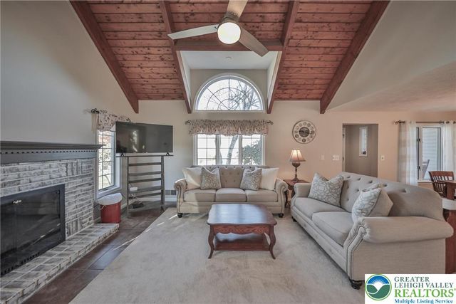 319 West Windsor Road, Chestnuthill Twp, PA 18353