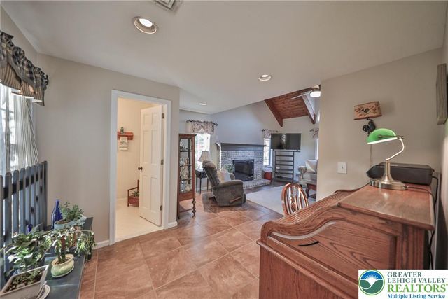 319 West Windsor Road, Chestnuthill Twp, PA 18353