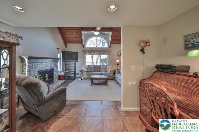 319 West Windsor Road, Chestnuthill Twp, PA 18353