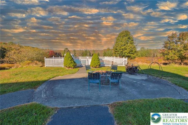 319 West Windsor Road, Chestnuthill Twp, PA 18353