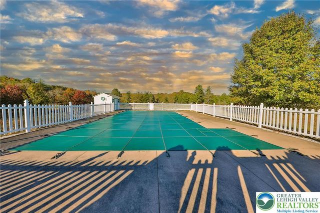 319 West Windsor Road, Chestnuthill Twp, PA 18353