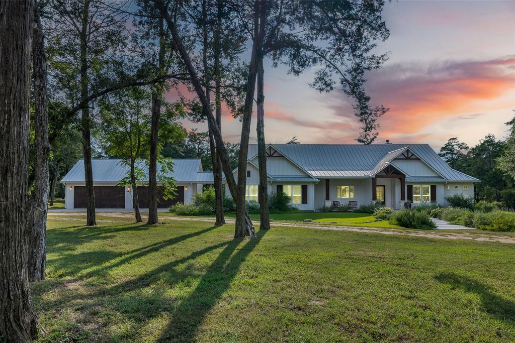2716 Zimmerscheidt Road, Alleyton, TX 78935