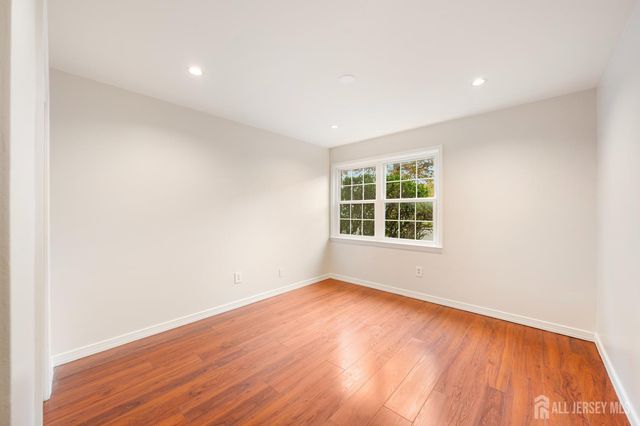 88 Golden Square, Woodbridge Proper, NJ 07095