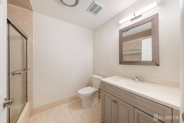 88 Golden Square, Woodbridge Proper, NJ 07095