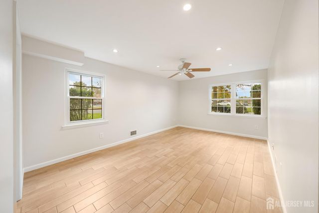 88 Golden Square, Woodbridge Proper, NJ 07095