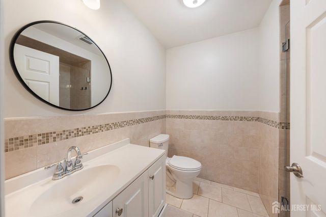 88 Golden Square, Woodbridge Proper, NJ 07095
