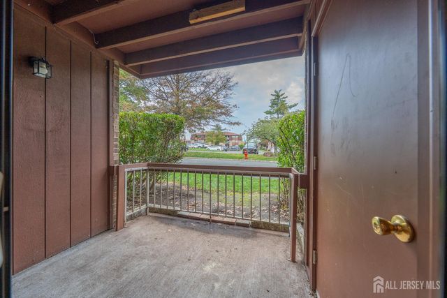 88 Golden Square, Woodbridge Proper, NJ 07095