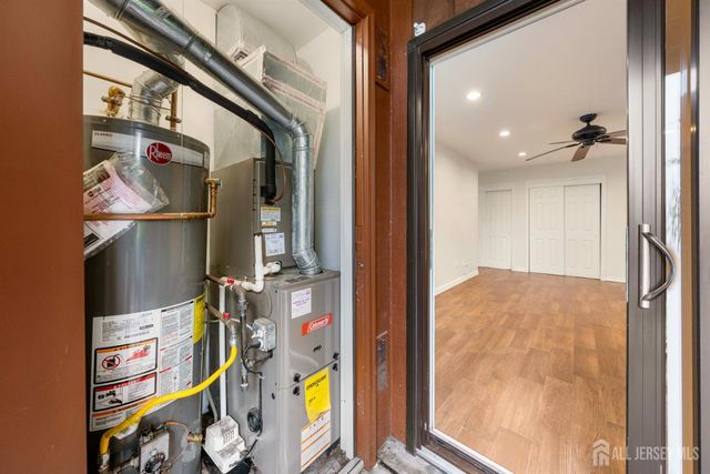 88 Golden Square, Woodbridge Proper, NJ 07095