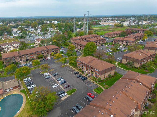88 Golden Square, Woodbridge Proper, NJ 07095