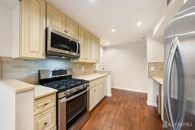 88 Golden Square, Woodbridge Proper, NJ 07095