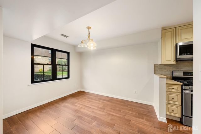 88 Golden Square, Woodbridge Proper, NJ 07095