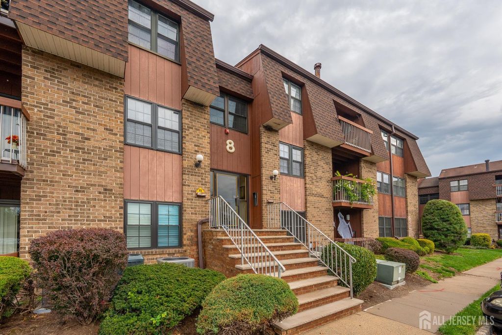 88 Golden Square, Woodbridge Proper, NJ 07095