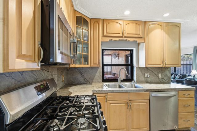 11841 NW 39th Place, Sunrise, FL 33323